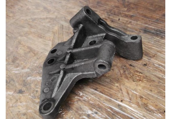 Кронштейн двигуна Peugeot, Citroen 1.6 hdi, 25365224